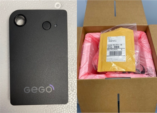 GEGO-Tracker. Black electronic deice next to a box